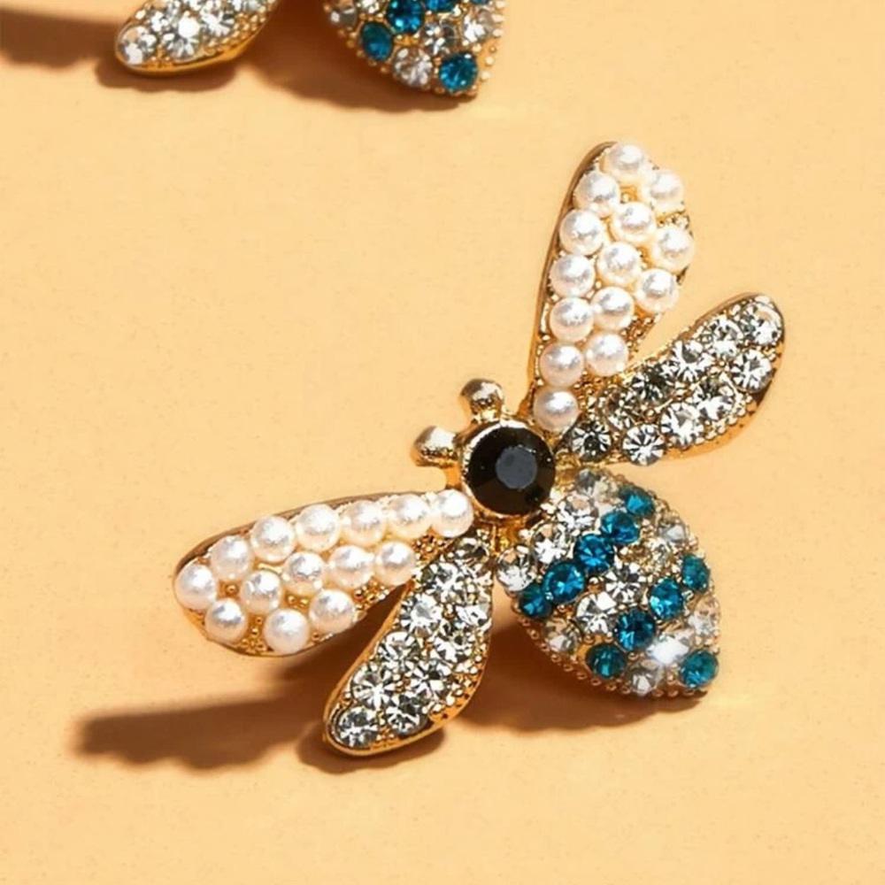 bee stud earrings - Picture 2 of 3